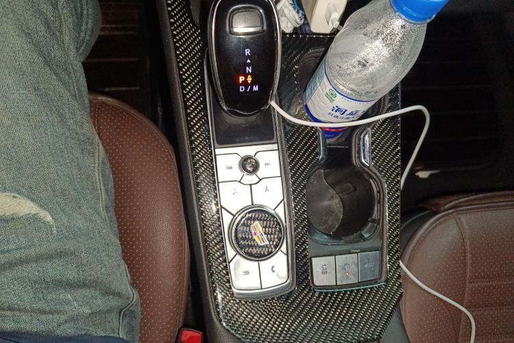 凯迪拉克XT4 2020款 改款 28T 两驱豪华型中控内饰18