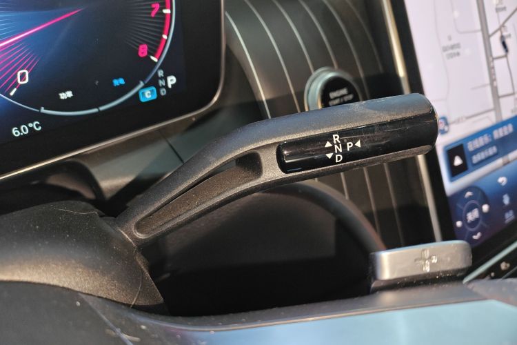 奔驰GLC 2023款 GLC 260 L 4MATIC 豪华型 5座中控内饰18