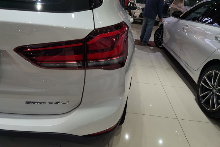 宝马X1 2021款 sDrive25Li 领先型车身外观9