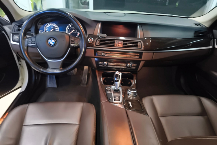 宝马5系 2017款 525Li 豪华设计套装中控内饰7002