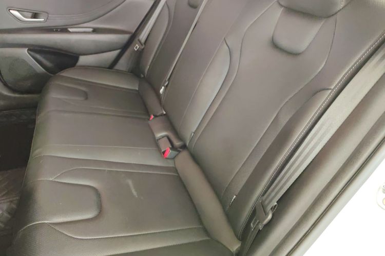 现代 伊兰特 2023款 1.5L CVT GLX精英版中控内饰21