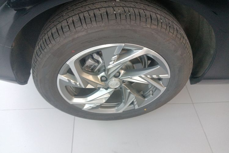 红旗HS3 PHEV 2024款 PHEV 115km 劲为版车身外观6006