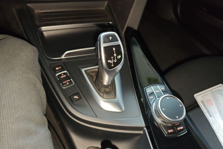 宝马3系 2018款 320Li 领先型M运动套装中控内饰18