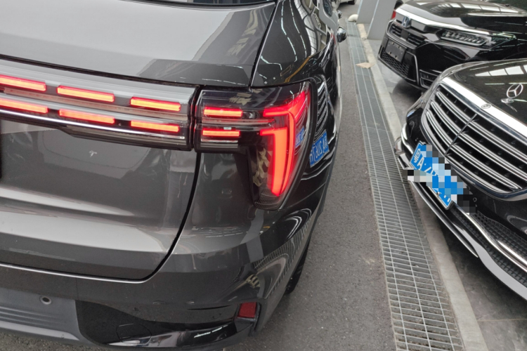 领克01 2023款 2.0TD 两驱型Pro车身外观9