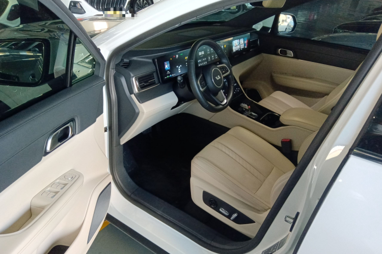 理想汽车 理想ONE 2020款 增程6座版中控内饰20