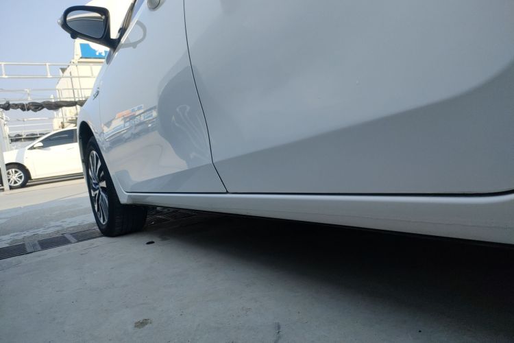 丰田 卡罗拉双擎E+ 2019款 1.8L E-CVT领先版局部细节9002