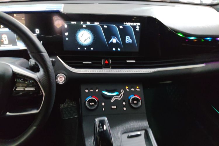 奔腾B70S 2022款 1.5T 智潮统帅中控内饰16