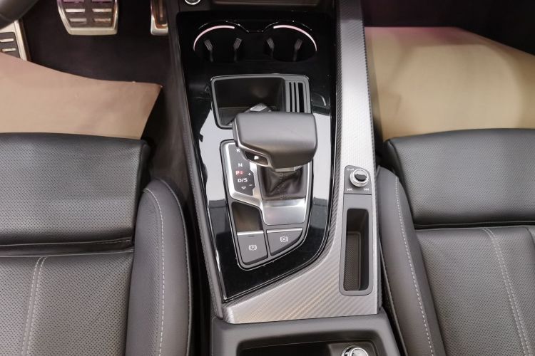 奥迪A4L 2023款 40 TFSI quattro 豪华动感型中控内饰18