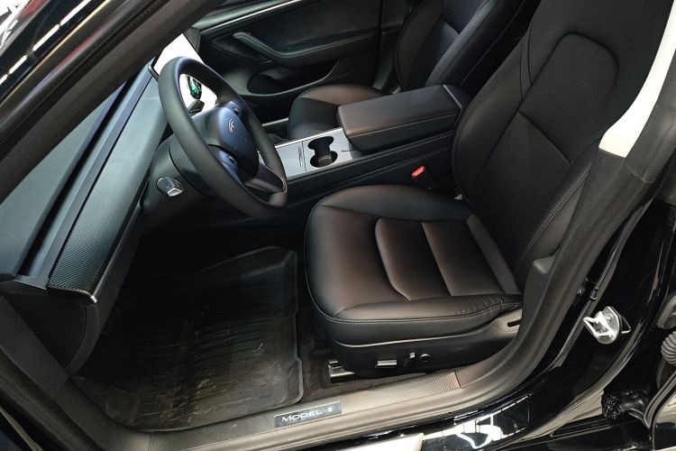特斯拉 Model 3 2022款 后轮驱动版中控内饰19