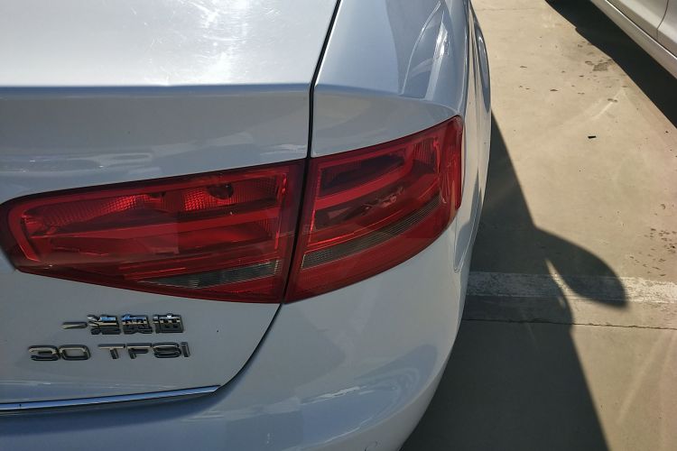 奥迪A4L 2013款 30 TFSI 自动舒适型车身外观9