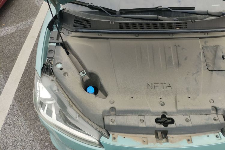 哪吒汽车 哪吒V 2022款 潮 400 Lite局部细节9006