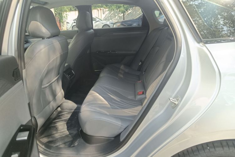 吉利银河 银河L6 2025款 EM-i 140km 星舰版中控内饰7004