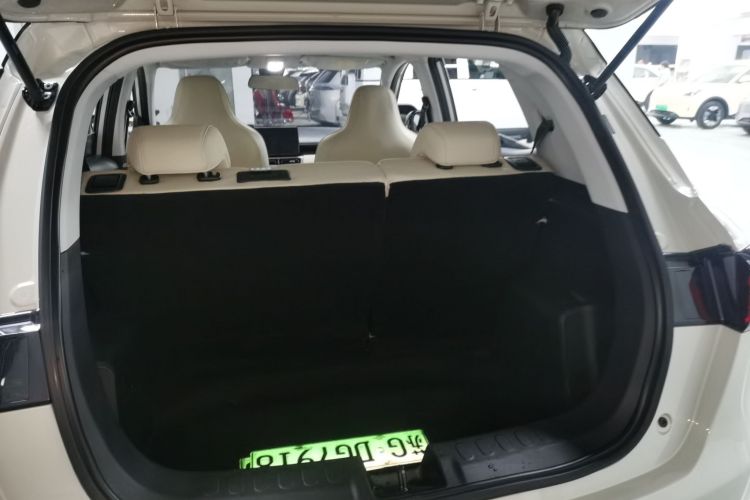 五菱汽车 五菱缤果PLUS 2024款 330km 五座版机舱底盘23