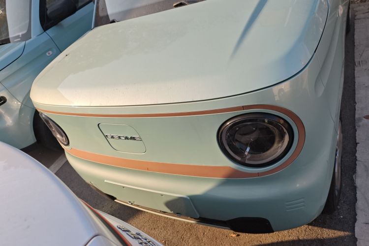 吉利银河 2024款 熊猫mini 200km 耐力熊车身外观2