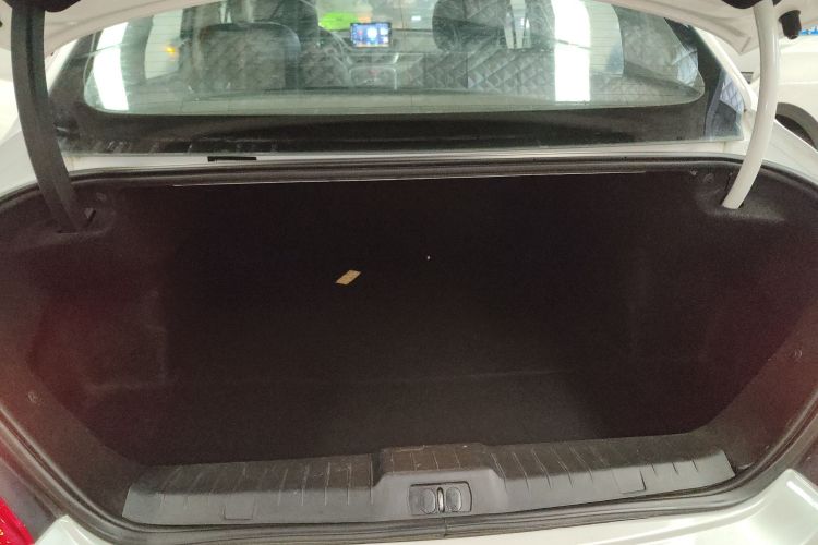 标致308 2014款 乐享版 经典 1.6L 自动优尚型机舱底盘23