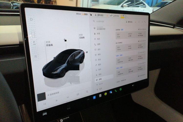 特斯拉 Model 3 2025款 后轮驱动版中控内饰16