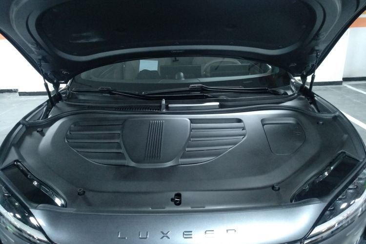 鸿蒙智行 智界R7 2025款 增程 251km Max机舱底盘24