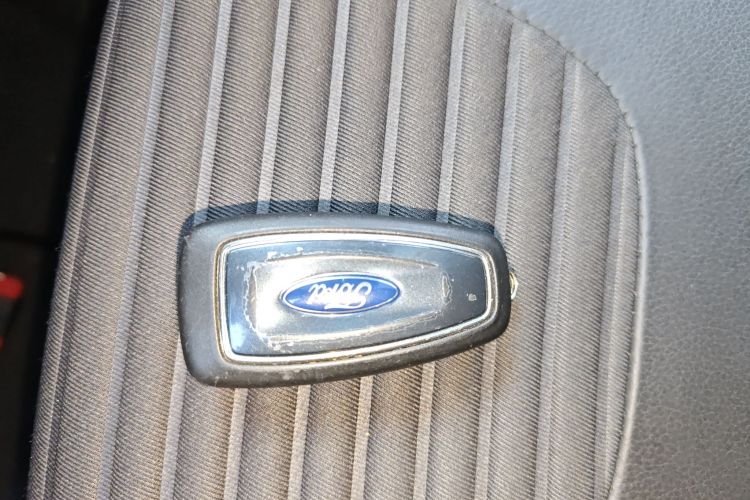 福特 福克斯 2017款 两厢 1.6L 自动风尚型智行版中控内饰11