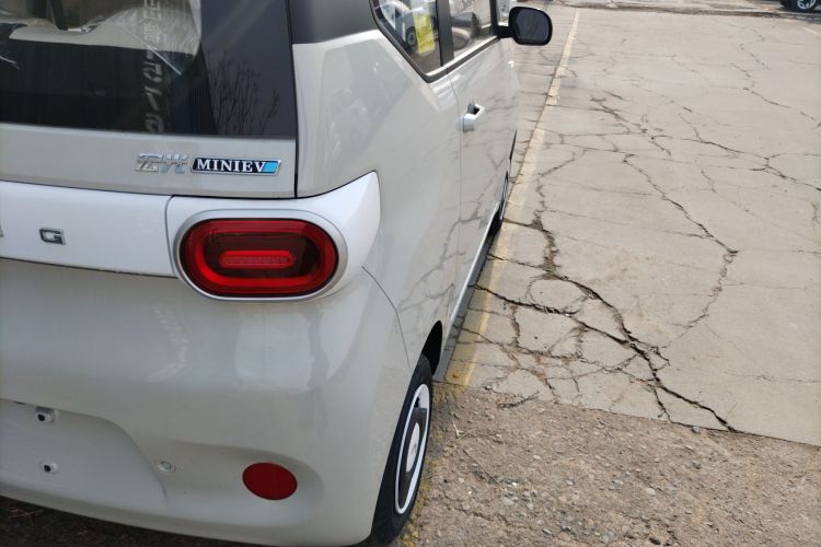 五菱汽车 宏光MINIEV 2024款 第三代 215km 青春版车身外观9