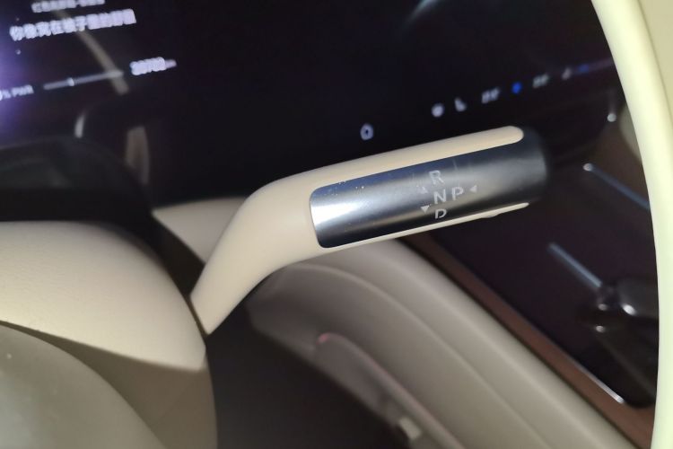 鸿蒙智行 问界M9 2024款 增程 Ultra版 42kWh 6座版中控内饰18