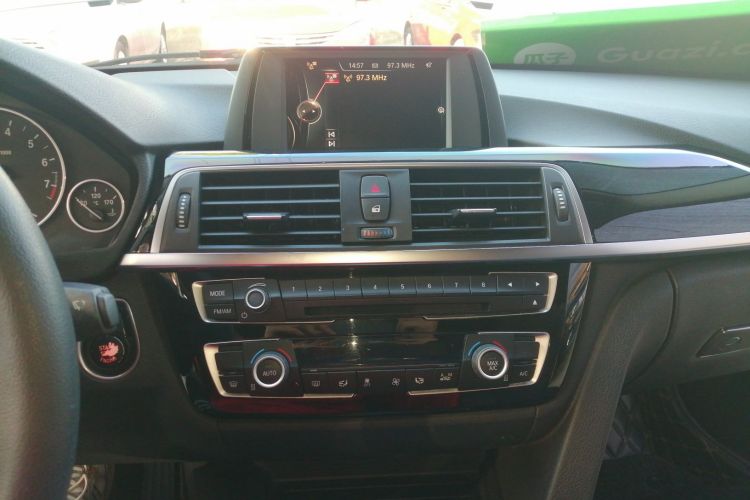 宝马3系 2017款 318Li 时尚型中控内饰16