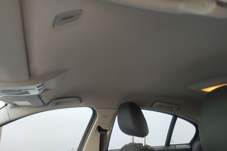 宝马1系 2018款 118i 时尚型中控内饰22