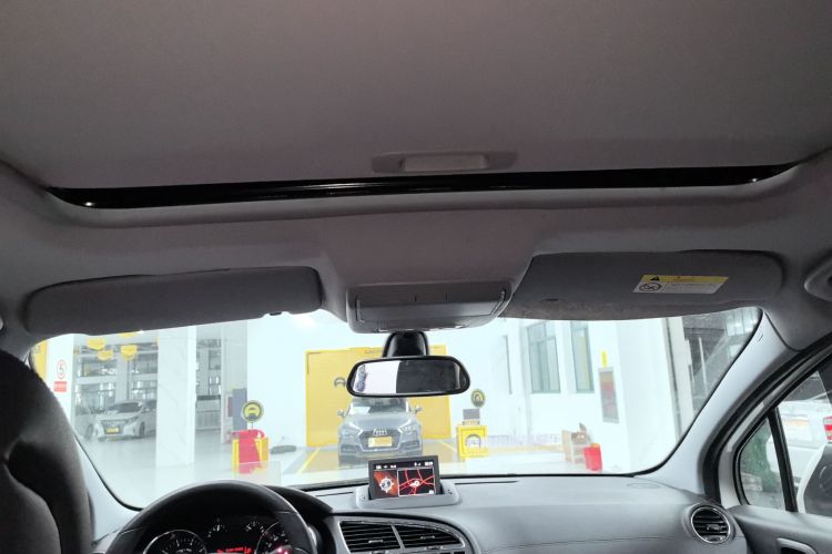 标致3008 2013款 1.6THP 自动至尚版中控内饰22