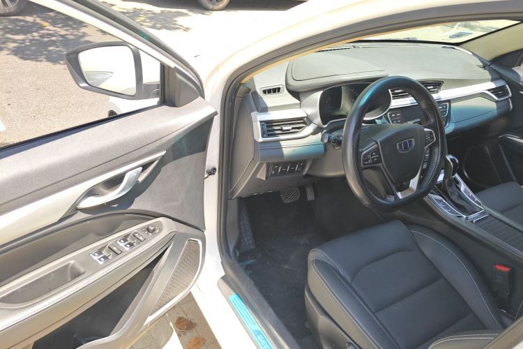 吉利汽车 帝豪 2018款 1.5L CVT向上互联版中控内饰7003