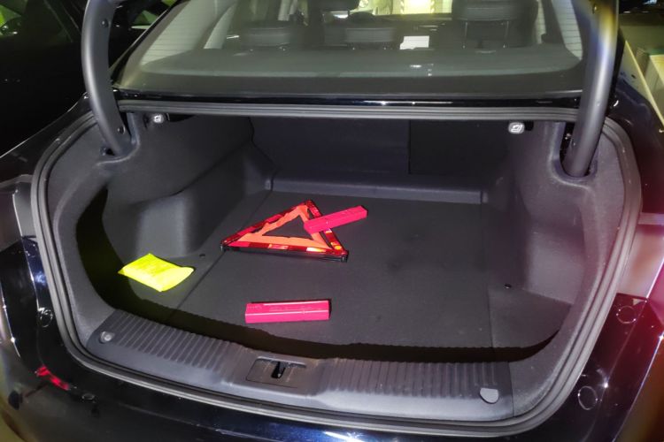 红旗H5 2025款 1.5T DCT旗韵版局部细节23