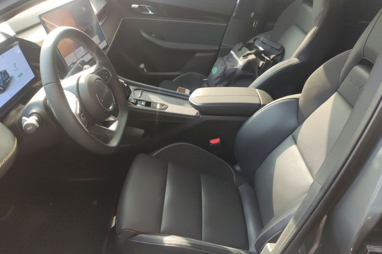 领克03 2025款 2.0TD DCT冠军版Pro中控内饰19