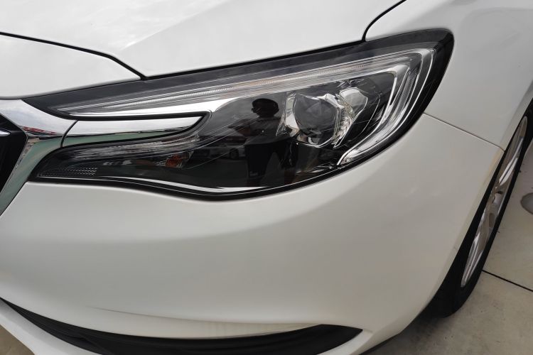 别克 英朗 2021款 改款 典范 1.5L 自动精英型车身外观36