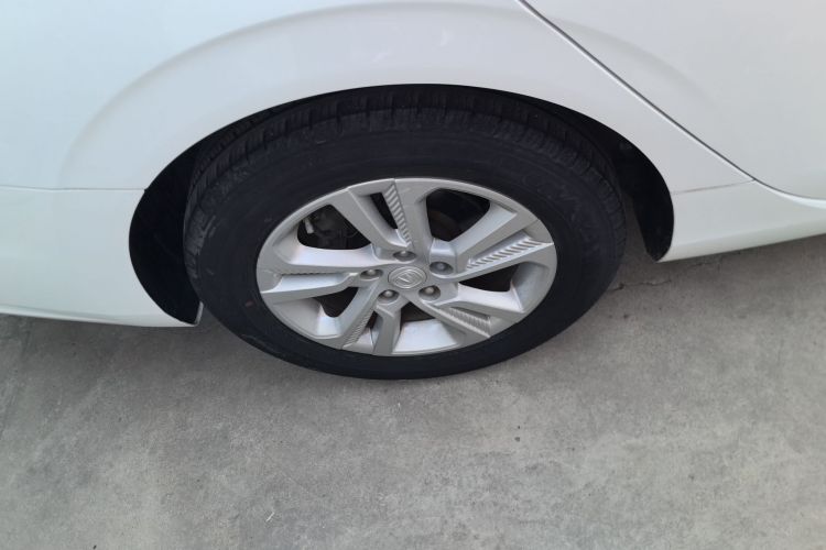 长安 逸动 2019款 高能版 1.6L GDI 手动先锋型 国VI车身外观6008