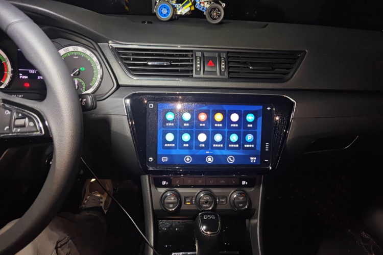 斯柯达 速派 2018款 TSI280 DSG舒适版 国V中控内饰16