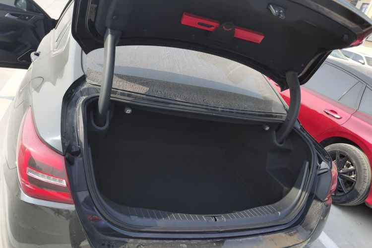 红旗H5 2022款 经典款 1.8T 自动智联旗领版机舱底盘23