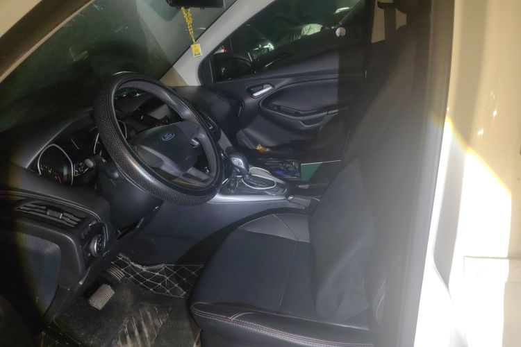 福特 福克斯 2018款 两厢经典 1.6L 自动舒适型智行版中控内饰19