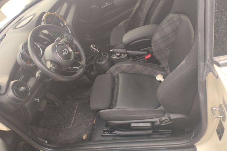 MINI 2018款 1.5T COOPER 经典派局部细节19