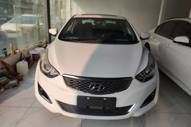 现代 朗动 2016款 1.6L 自动尊贵型车身外观2