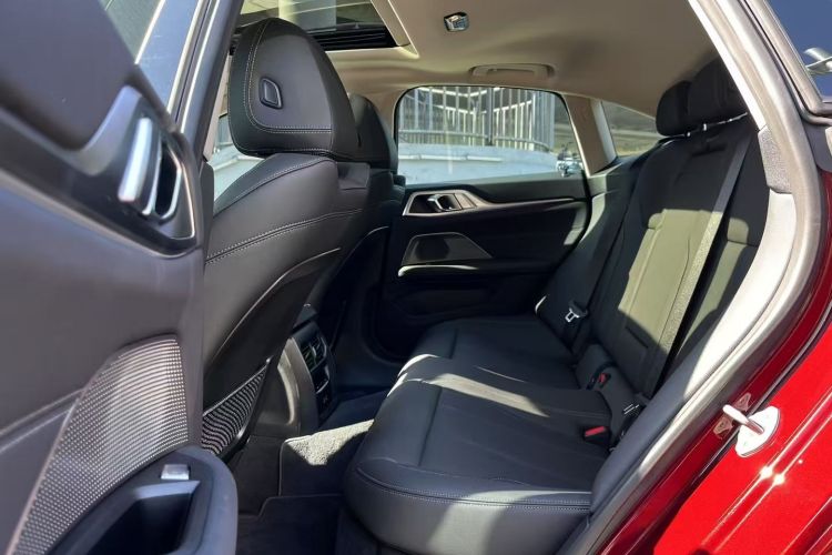 宝马i4 2023款 eDrive35中控内饰7004