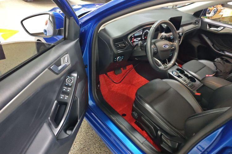 福特 福克斯 2020款 两厢 EcoBoost 180 自动锋潮型中控内饰7003