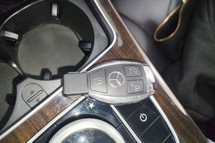 奔驰GLC 2019款 GLC 260 L 4MATIC 动感型中控内饰11