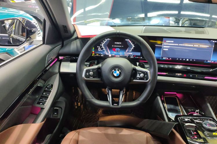 宝马5系 2024款 525Li M运动套装中控内饰13