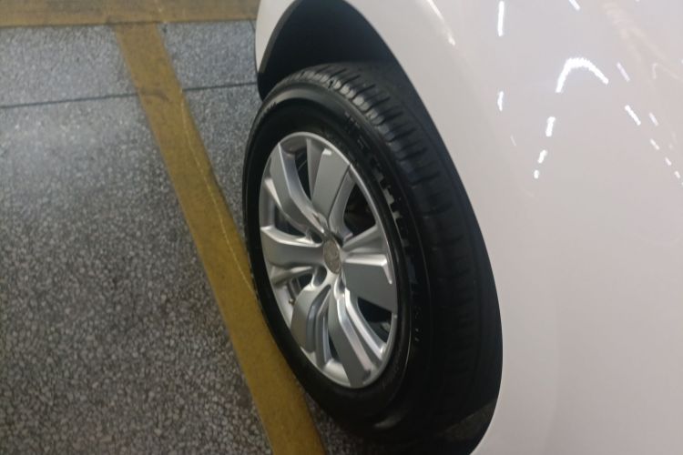 标致2008 2014款 1.6L 自动时尚版车身外观6002