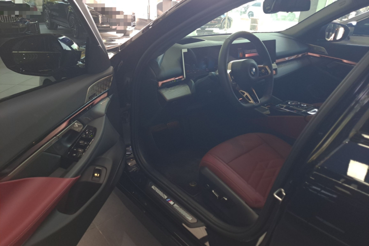 宝马5系 2025款 530Li 尊享型 M运动套装中控内饰20