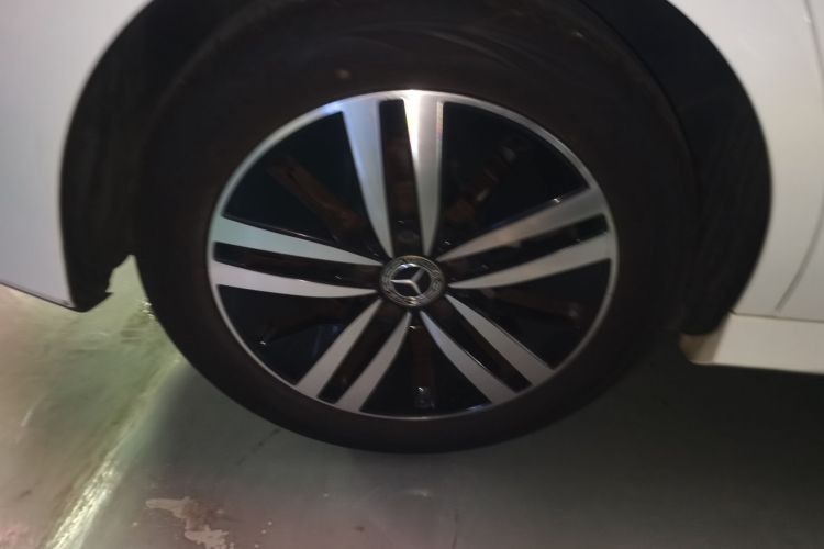 奔驰A级 2019款 改款 A 180 L 运动轿车车身外观6003