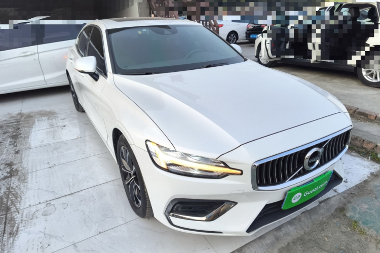 沃尔沃S60 2021款 T4 智逸豪华版车身外观3