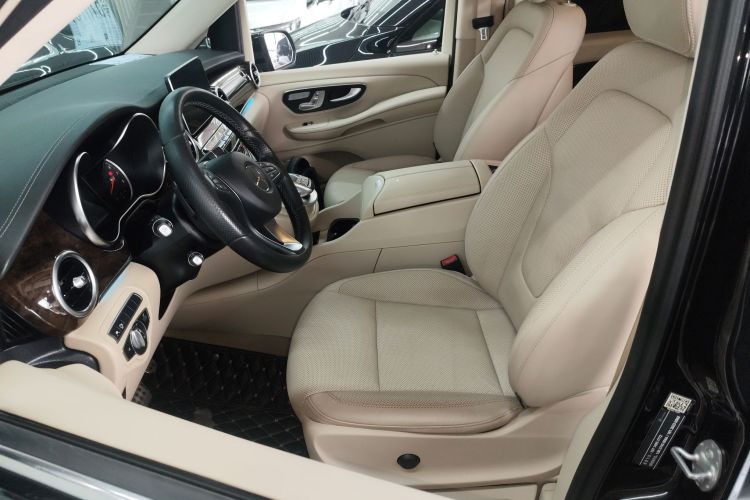 奔驰V级 2018款 V 260 尊贵版 国VI局部细节19