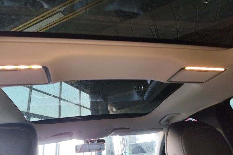 奔驰E级 2020款 E 300 L 运动豪华型局部细节22