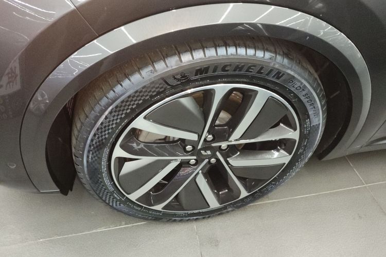 理想汽车 理想L9 2022款 Max车身外观35