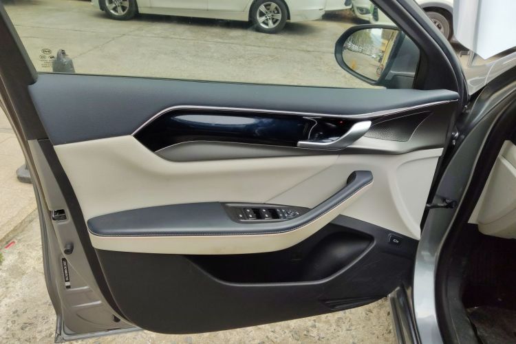 比亚迪 秦PLUS 2021款 DM-i 55KM 旗舰型中控内饰7007