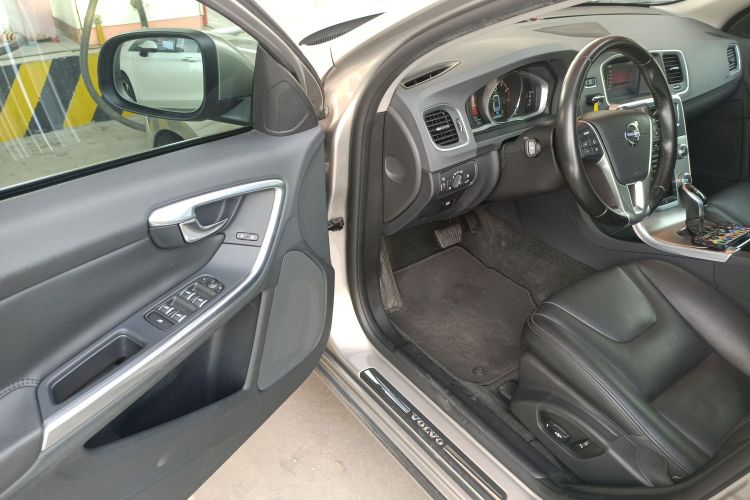 沃尔沃S60 2016款 S60L T4 智远版中控内饰20